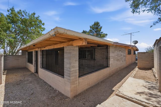 1808 W Caravelle Road, Tucson, AZ 85713