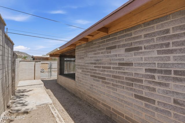 1808 W Caravelle Road, Tucson, AZ 85713