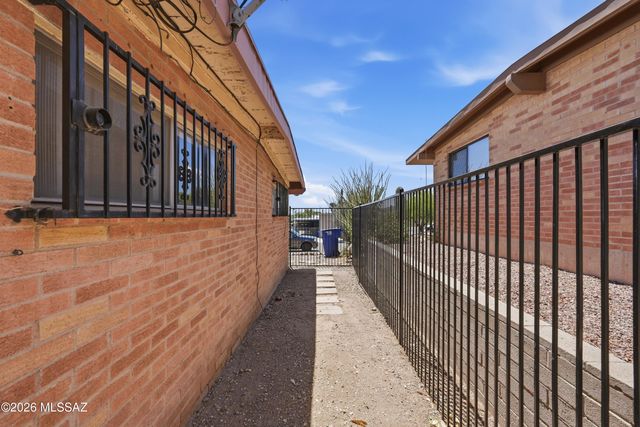 1808 W Caravelle Road, Tucson, AZ 85713