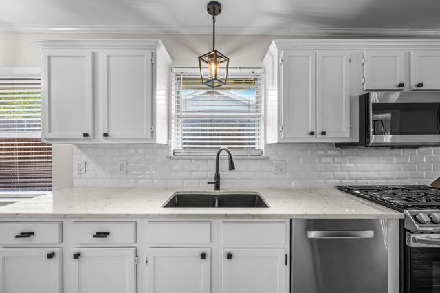 3556 Royal Lane, Dallas, TX 75229