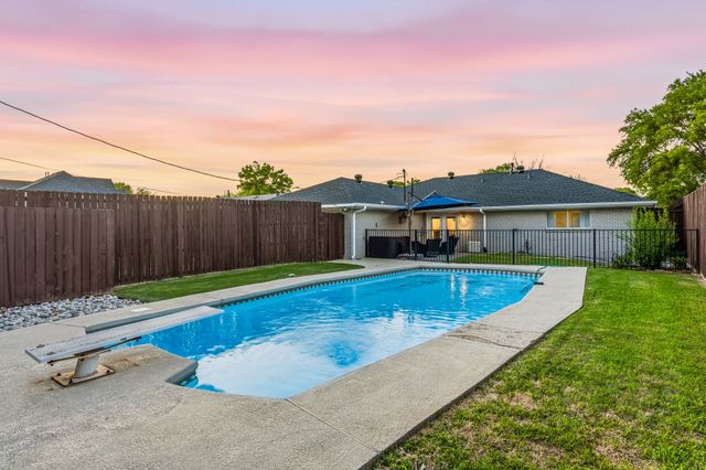 3556 Royal Lane, Dallas, TX 75229