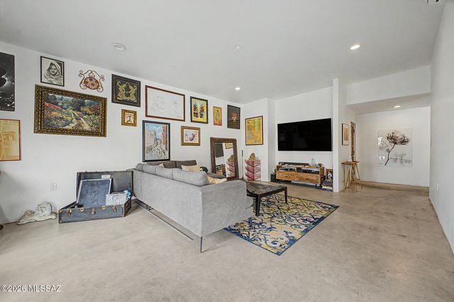 7951 E Hawthorne Street, Tucson, AZ 85710