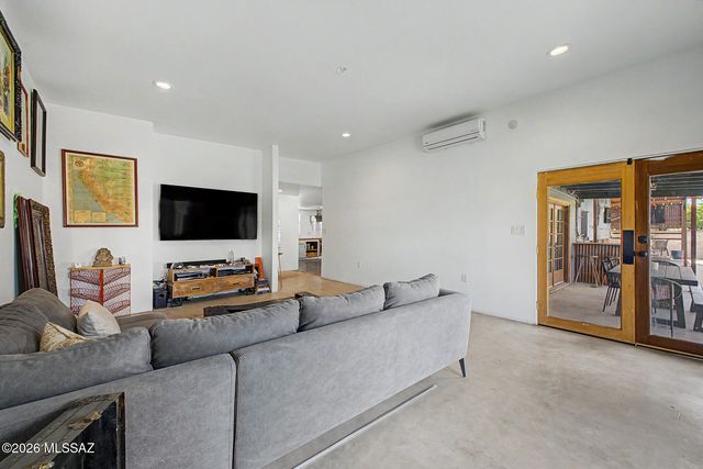 7951 E Hawthorne Street, Tucson, AZ 85710