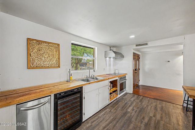 7951 E Hawthorne Street, Tucson, AZ 85710