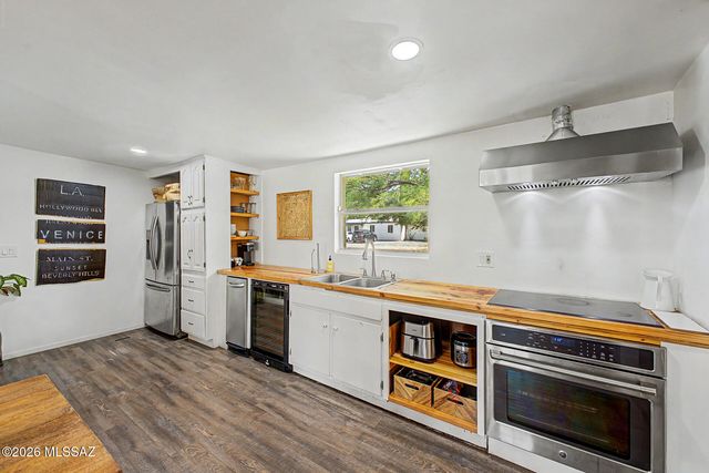 7951 E Hawthorne Street, Tucson, AZ 85710
