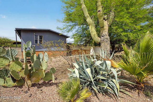 7951 E Hawthorne Street, Tucson, AZ 85710