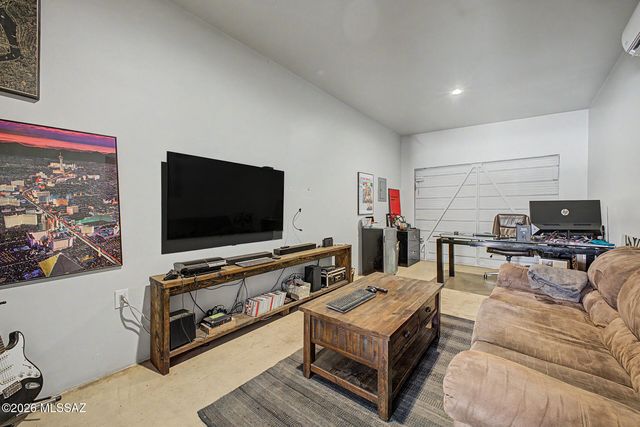 7951 E Hawthorne Street, Tucson, AZ 85710