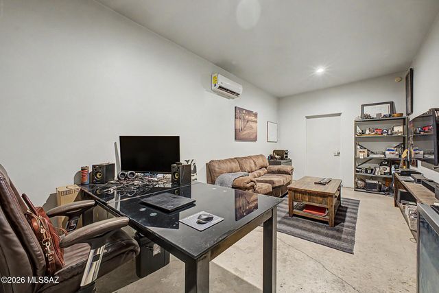 7951 E Hawthorne Street, Tucson, AZ 85710