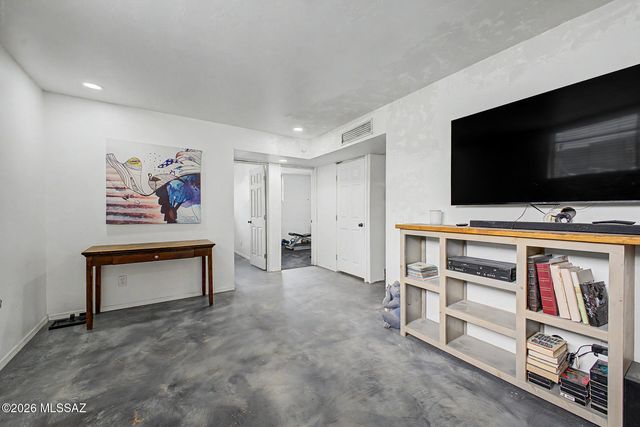 7951 E Hawthorne Street, Tucson, AZ 85710