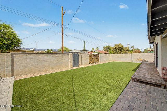7951 E Hawthorne Street, Tucson, AZ 85710