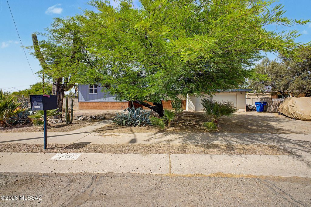 7951 E Hawthorne Street, Tucson, AZ 85710