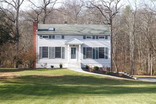 28 Shaker Lane, Hyde Park, NY 12538