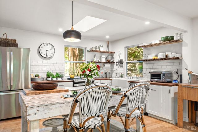 17131 Mount Jackson Trl, Rio Nido, CA 95471