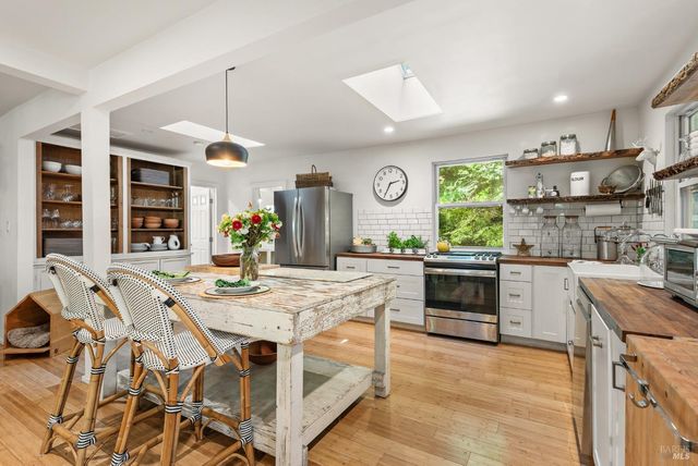 17131 Mount Jackson Trl, Rio Nido, CA 95471