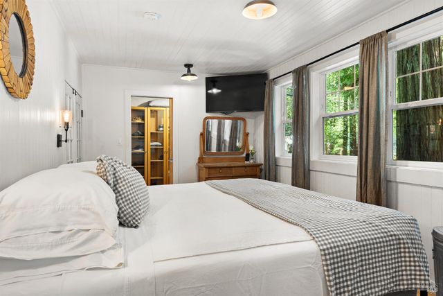 17131 Mount Jackson Trl, Rio Nido, CA 95471