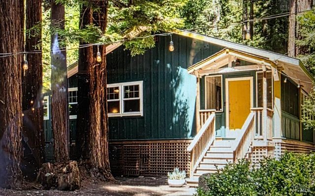 17131 Mount Jackson Trl, Rio Nido, CA 95471