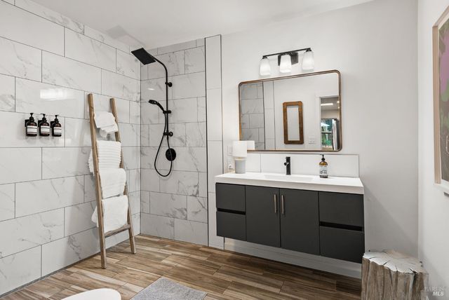 17131 Mount Jackson Trl, Rio Nido, CA 95471