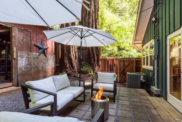 17131 Mount Jackson Trl, Rio Nido, CA 95471