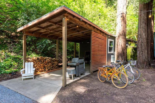 17131 Mount Jackson Trl, Rio Nido, CA 95471