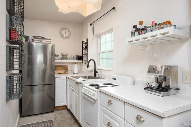 17131 Mount Jackson Trl, Rio Nido, CA 95471