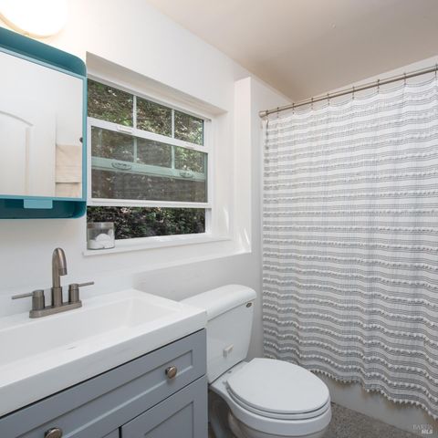 17131 Mount Jackson Trl, Rio Nido, CA 95471