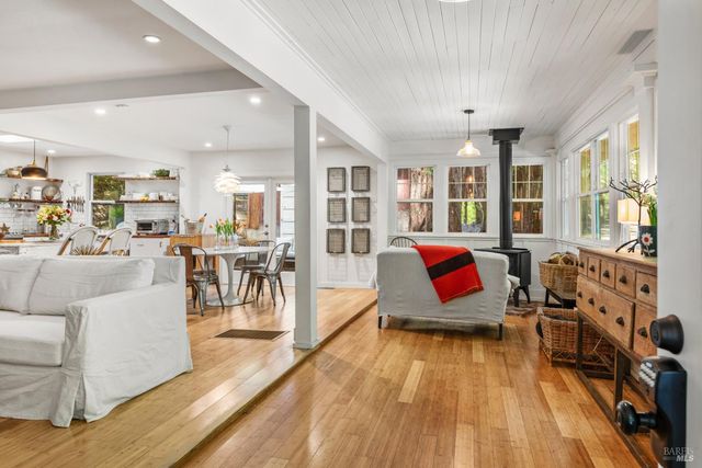 17131 Mount Jackson Trl, Rio Nido, CA 95471