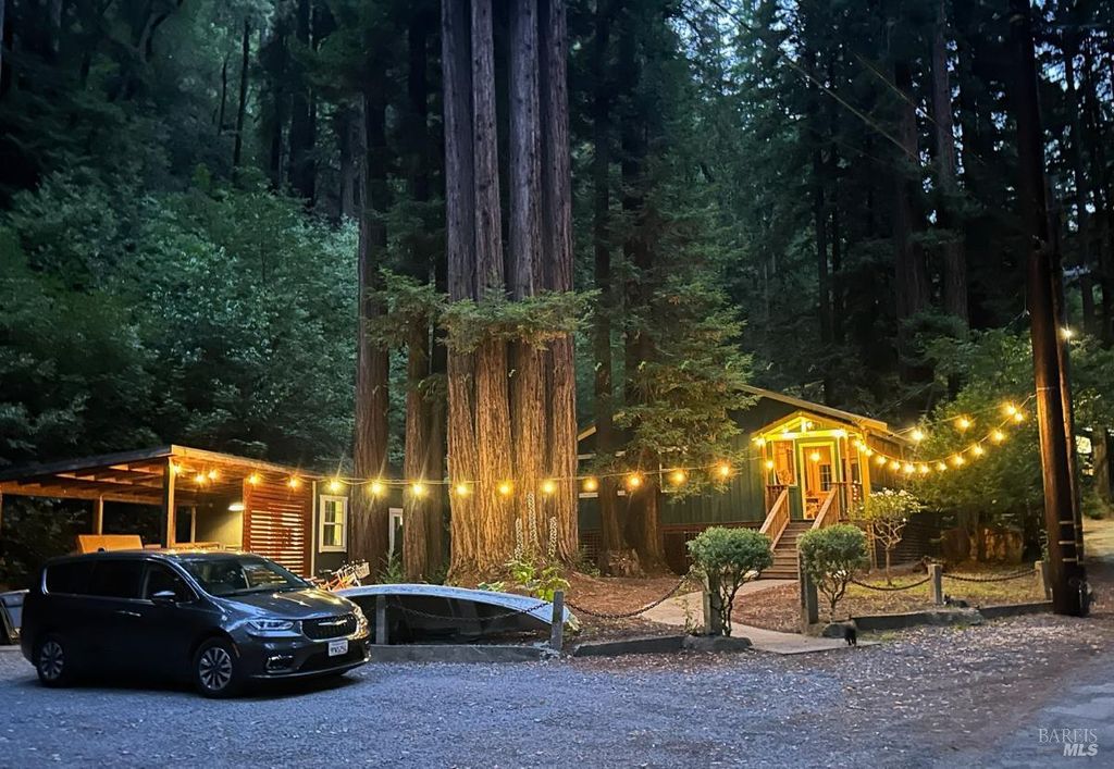 17131 Mount Jackson Trl, Rio Nido, CA 95471