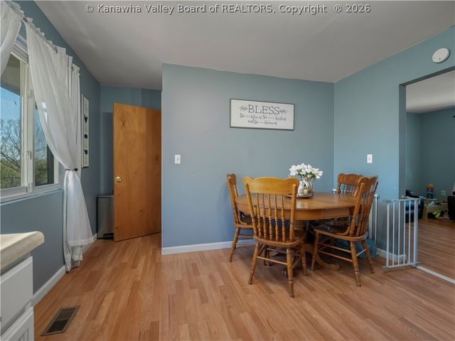 1452 Clearview Heights Road, Charleston, WV 25312