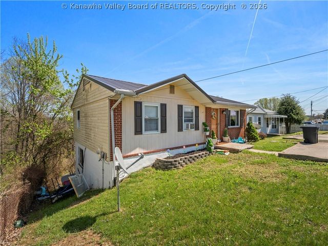 1452 Clearview Heights Road, Charleston, WV 25312