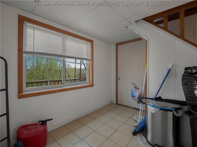 1452 Clearview Heights Road, Charleston, WV 25312