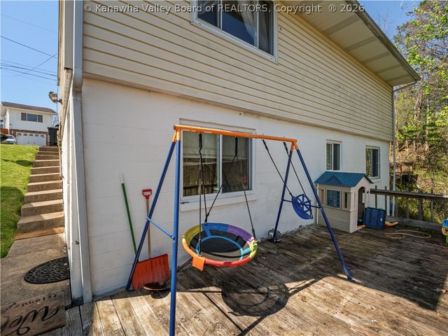 1452 Clearview Heights Road, Charleston, WV 25312
