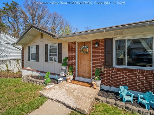 1452 Clearview Heights Road, Charleston, WV 25312