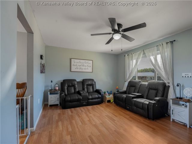 1452 Clearview Heights Road, Charleston, WV 25312