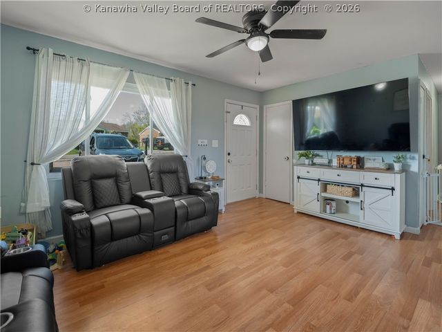 1452 Clearview Heights Road, Charleston, WV 25312