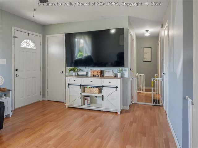 1452 Clearview Heights Road, Charleston, WV 25312