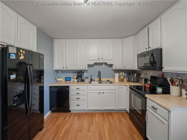 1452 Clearview Heights Road, Charleston, WV 25312