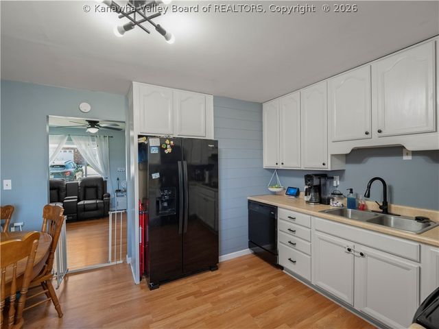 1452 Clearview Heights Road, Charleston, WV 25312