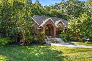 56 W Elm St, Hopkinton, MA 01748
