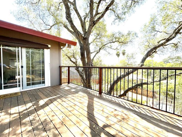 3952 Rustic Rd, Cameron Park, CA 95682