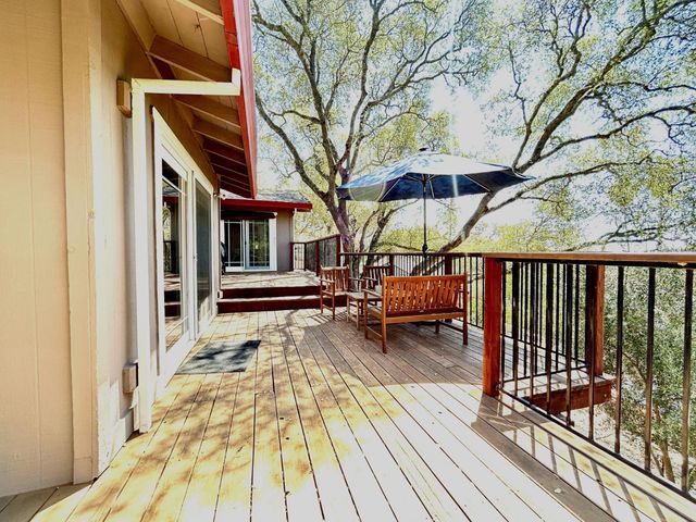 3952 Rustic Rd, Cameron Park, CA 95682