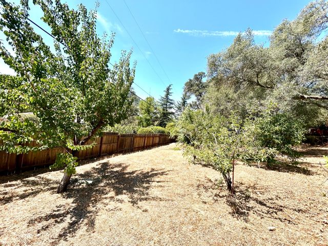 3952 Rustic Rd, Cameron Park, CA 95682