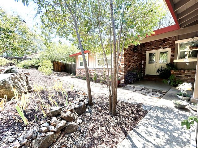 3952 Rustic Rd, Cameron Park, CA 95682