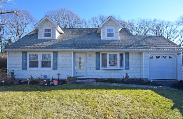 359 Randall Road, Ridge, NY 11961