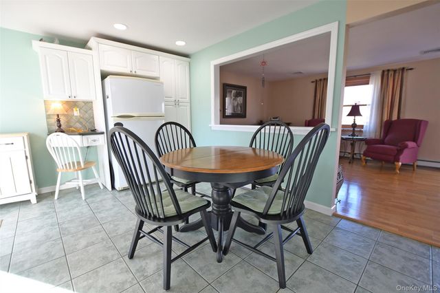 359 Randall Road, Ridge, NY 11961