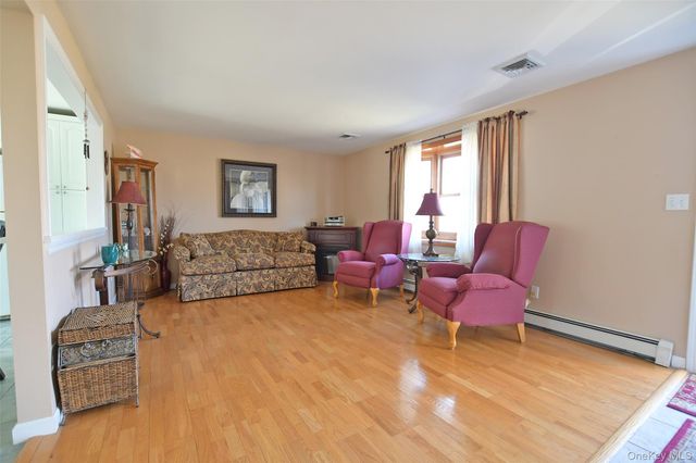 359 Randall Road, Ridge, NY 11961