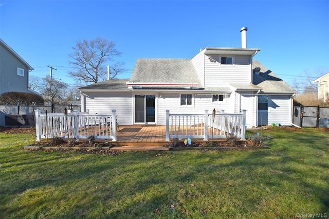 359 Randall Road, Ridge, NY 11961