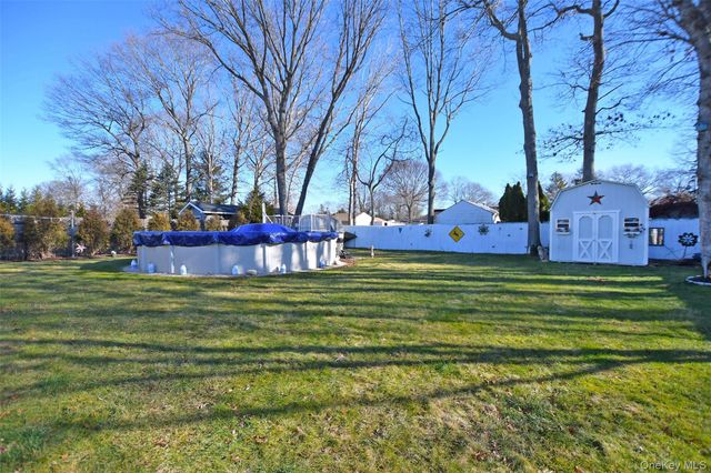 359 Randall Road, Ridge, NY 11961