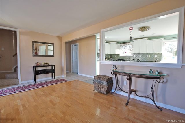 359 Randall Road, Ridge, NY 11961