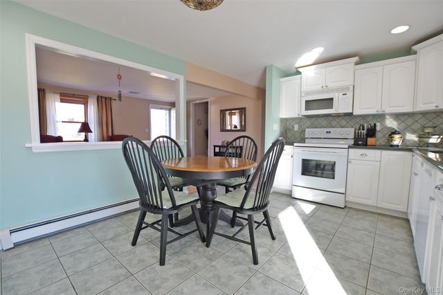 359 Randall Road, Ridge, NY 11961