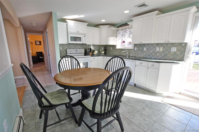 359 Randall Road, Ridge, NY 11961